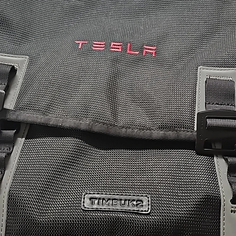 Tesla timbuk2 computer